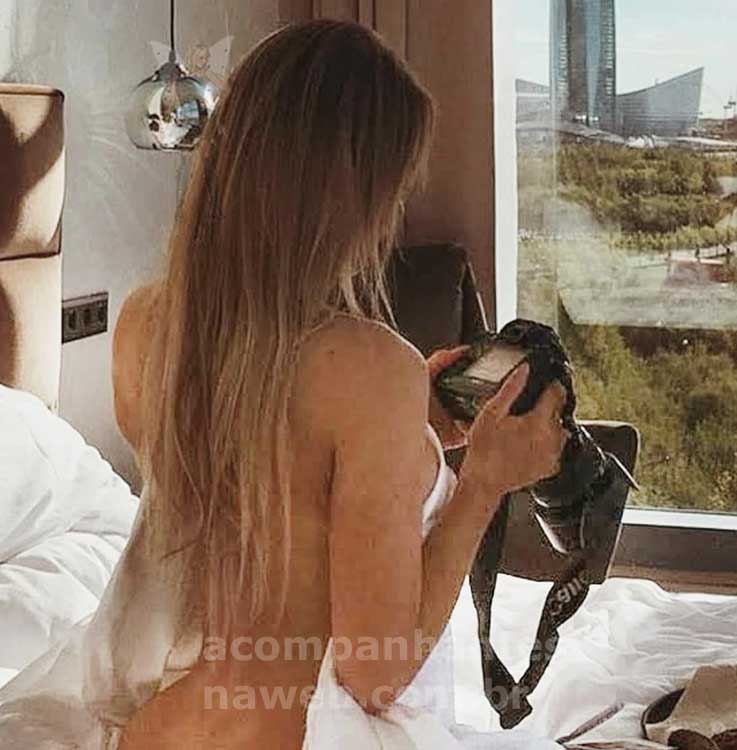 A loira perfeita para o encontro virtual perfeito 7 loira gostosa chamadas video strip tease 3