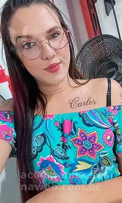 Luna: Bonequinha de luxo novinha e dotada